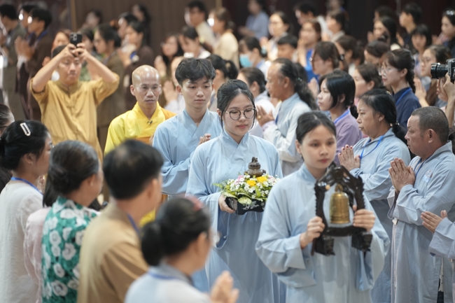 The 1st Three-Jewel Refuge ceremony in 2026 at Hoang Phap pagoda