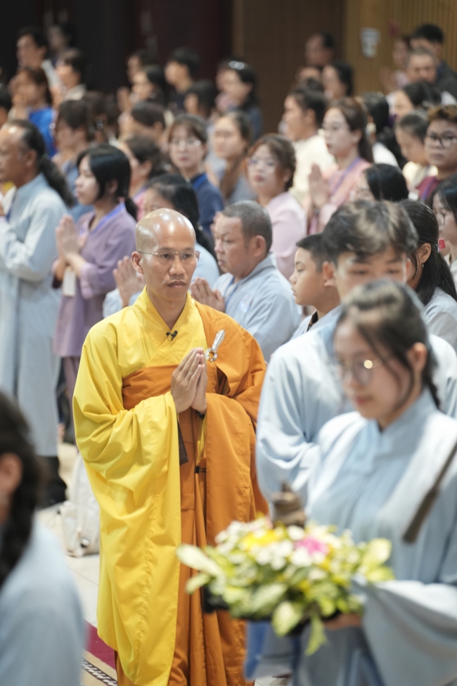 The 1st Three-Jewel Refuge ceremony in 2026 at Hoang Phap pagoda