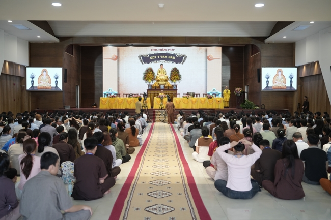 The 1st Three-Jewel Refuge ceremony in 2026 at Hoang Phap pagoda