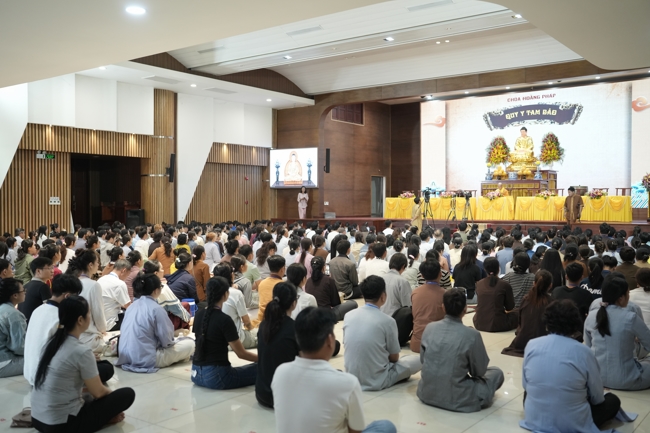 The 1st Three-Jewel Refuge ceremony in 2026 at Hoang Phap pagoda