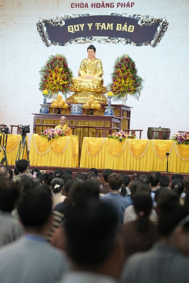 The 1st Three-Jewel Refuge ceremony in 2026 at Hoang Phap pagoda