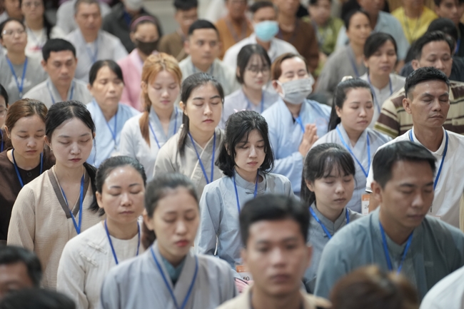 The 1st Three-Jewel Refuge ceremony in 2026 at Hoang Phap pagoda