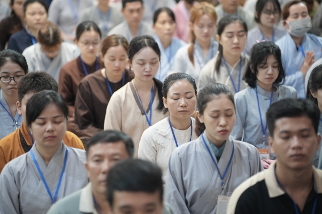 The 1st Three-Jewel Refuge ceremony in 2026 at Hoang Phap pagoda