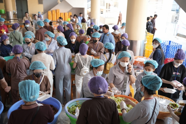 The 1st Three-Jewel Refuge ceremony in 2026 at Hoang Phap pagoda