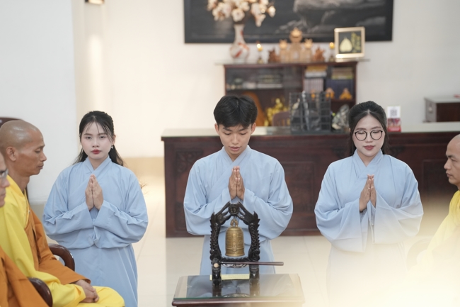 The 1st Three-Jewel Refuge ceremony in 2026 at Hoang Phap pagoda