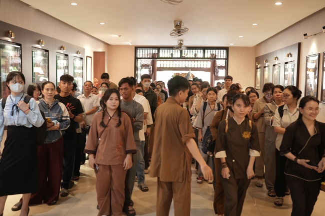 The 1st Three-Jewel Refuge ceremony in 2026 at Hoang Phap pagoda