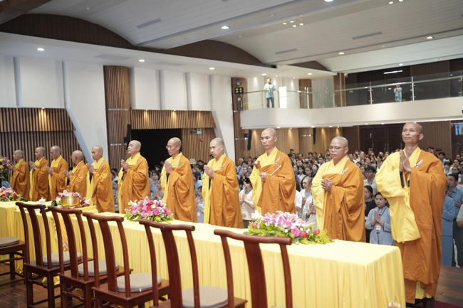 The 1st Three-Jewel Refuge ceremony in 2026 at Hoang Phap pagoda