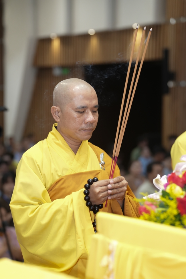 The 1st Three-Jewel Refuge ceremony in 2026 at Hoang Phap pagoda