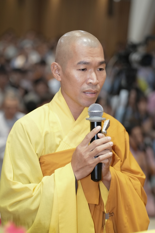 The 1st Three-Jewel Refuge ceremony in 2026 at Hoang Phap pagoda