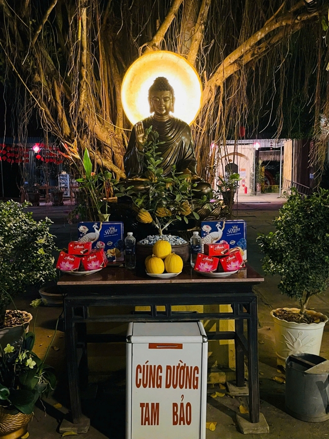 CHÙA ĐỐNG CAO - THANH HÓA: LỄ DÂNG HOA ĐĂNG VÀ THỈNH CHUÔNG U MINH HƯỚNG VỀ NGUỒN CỘI NHÂN NGÀY TIẾT THANH MINH 2026.