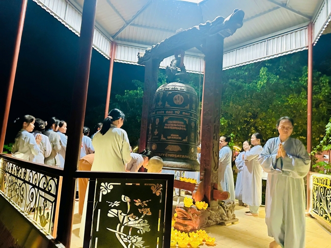 CHÙA ĐỐNG CAO - THANH HÓA: LỄ DÂNG HOA ĐĂNG VÀ THỈNH CHUÔNG U MINH HƯỚNG VỀ NGUỒN CỘI NHÂN NGÀY TIẾT THANH MINH 2026.