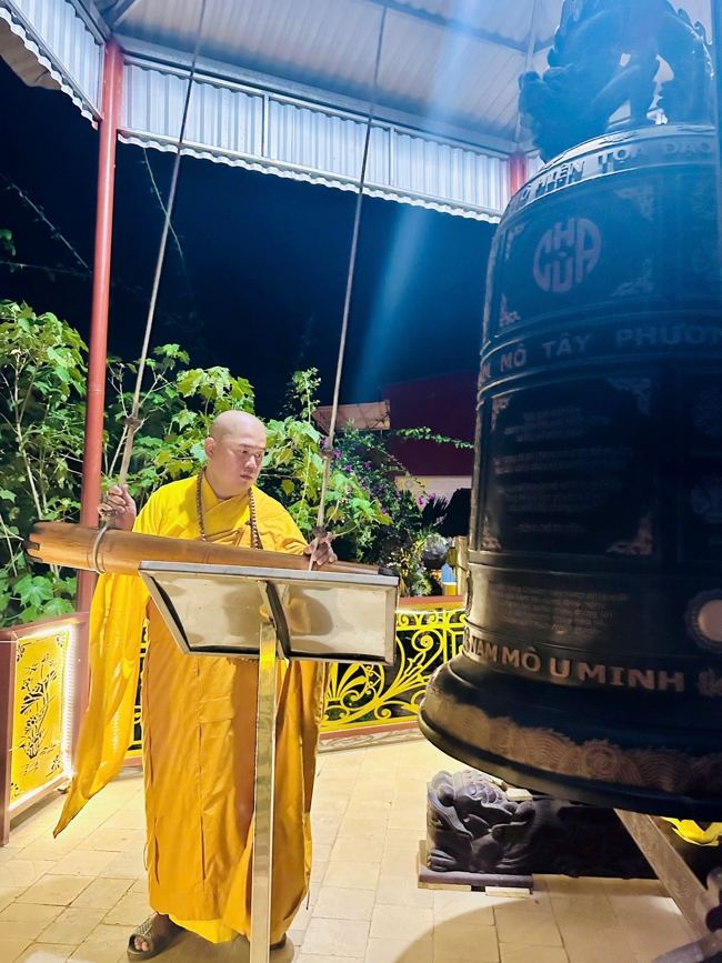 CHÙA ĐỐNG CAO - THANH HÓA: LỄ DÂNG HOA ĐĂNG VÀ THỈNH CHUÔNG U MINH HƯỚNG VỀ NGUỒN CỘI NHÂN NGÀY TIẾT THANH MINH 2026.