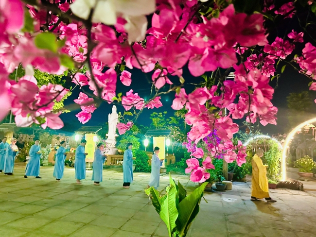 CHÙA ĐỐNG CAO - THANH HÓA: LỄ DÂNG HOA ĐĂNG VÀ THỈNH CHUÔNG U MINH HƯỚNG VỀ NGUỒN CỘI NHÂN NGÀY TIẾT THANH MINH 2026.