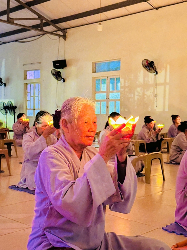 CHÙA ĐỐNG CAO - THANH HÓA: LỄ DÂNG HOA ĐĂNG VÀ THỈNH CHUÔNG U MINH HƯỚNG VỀ NGUỒN CỘI NHÂN NGÀY TIẾT THANH MINH 2026.