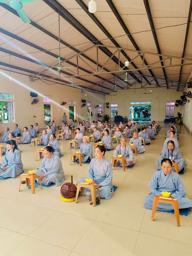 CHÙA ĐỐNG CAO - THANH HÓA: LỄ DÂNG HOA ĐĂNG VÀ THỈNH CHUÔNG U MINH HƯỚNG VỀ NGUỒN CỘI NHÂN NGÀY TIẾT THANH MINH 2026.