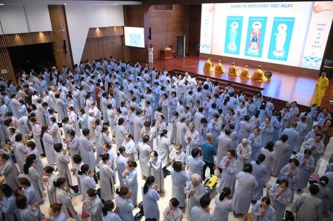 KHÓA TU NIỆM PHẬT MỘT NGÀY.