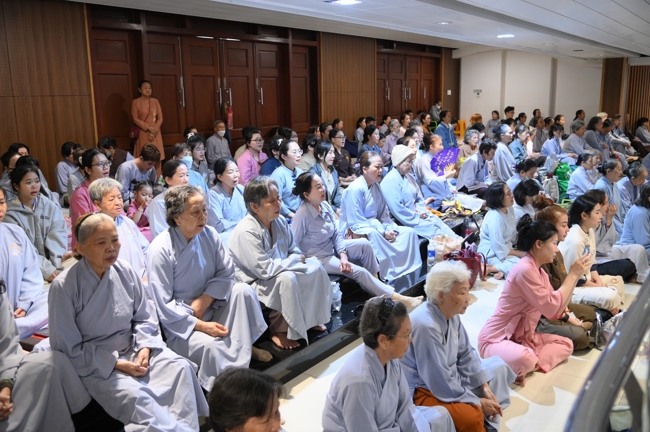 KHÓA TU NIỆM PHẬT MỘT NGÀY.