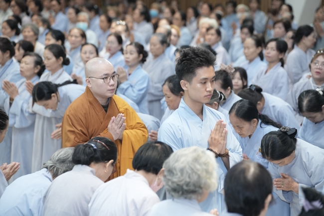 KHÓA TU NIỆM PHẬT MỘT NGÀY.