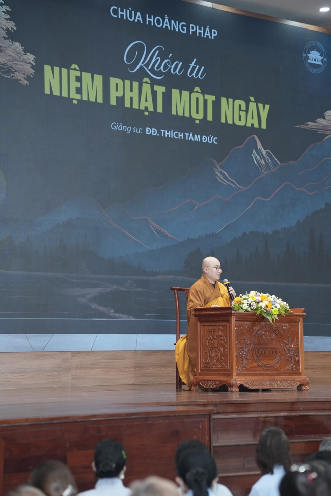 KHÓA TU NIỆM PHẬT MỘT NGÀY.