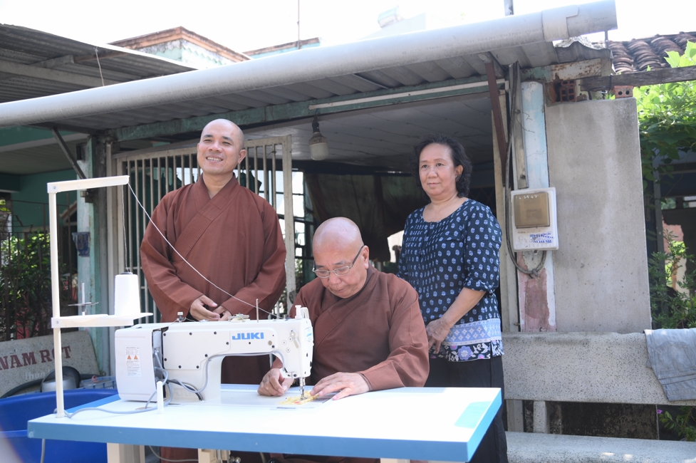 Chương trình từ thiện “Phương tiện nghĩa tình”.