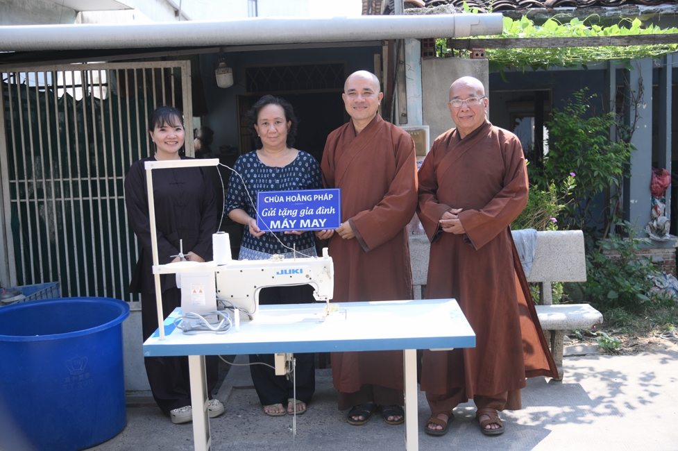 Chương trình từ thiện “Phương tiện nghĩa tình”.