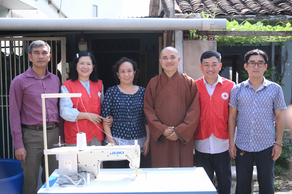 Chương trình từ thiện “Phương tiện nghĩa tình”.