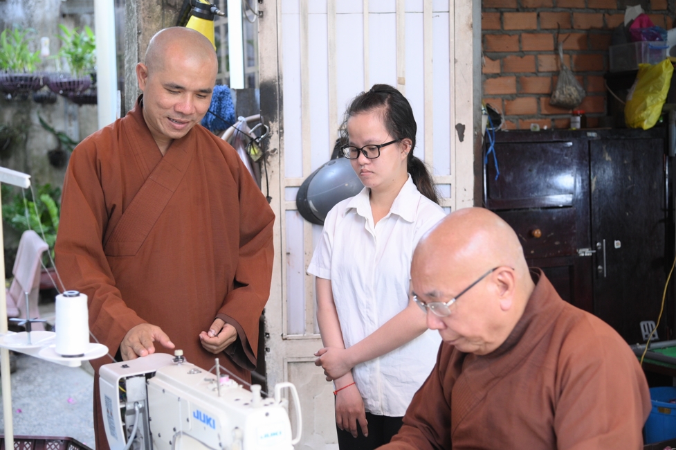 Chương trình từ thiện “Phương tiện nghĩa tình”.