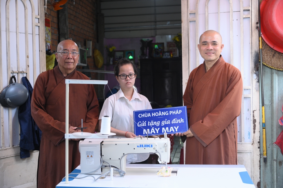 Chương trình từ thiện “Phương tiện nghĩa tình”.