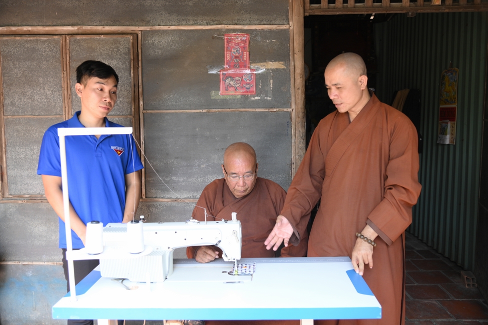 Chương trình từ thiện “Phương tiện nghĩa tình”.