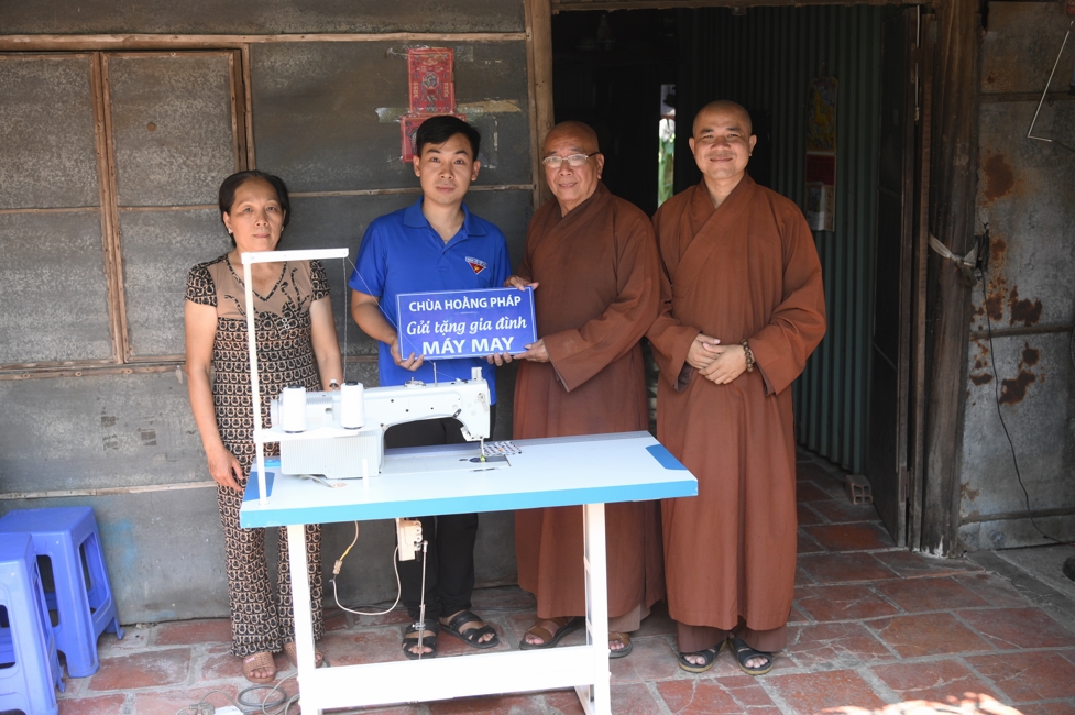 Chương trình từ thiện “Phương tiện nghĩa tình”.