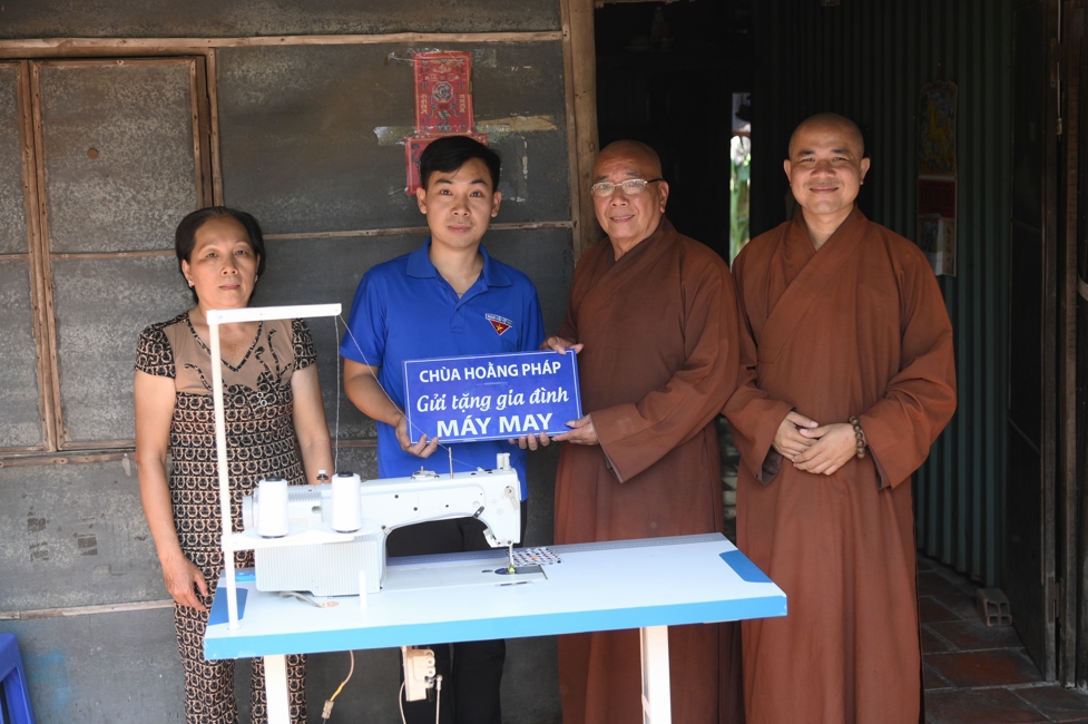 Chương trình từ thiện “Phương tiện nghĩa tình”.