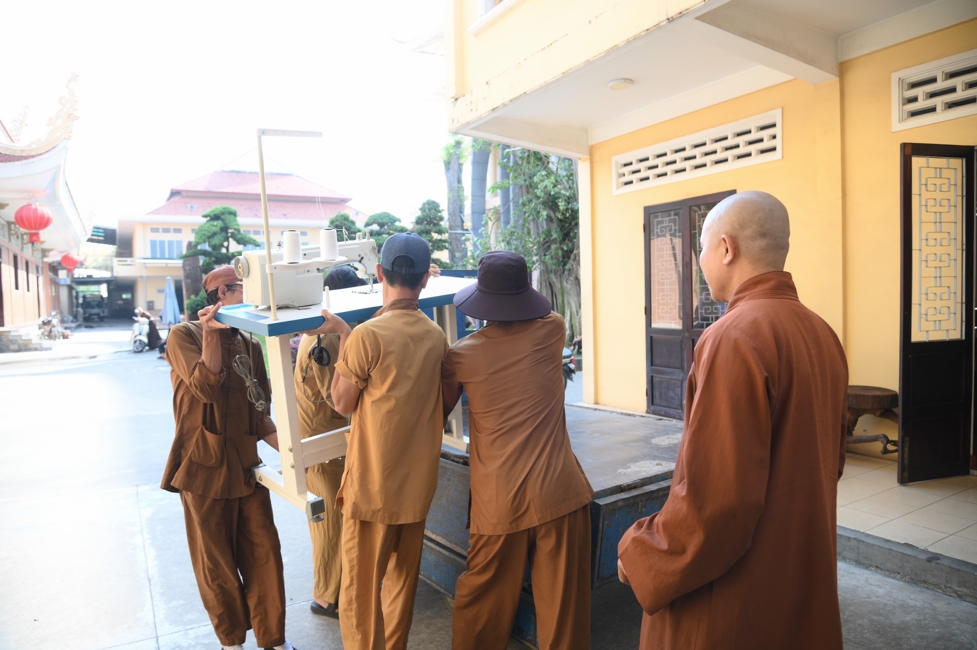 Chương trình từ thiện “Phương tiện nghĩa tình”.