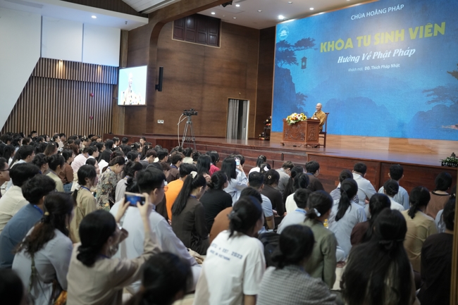 Khóa tu sinh viên “Hướng về Phật pháp”.