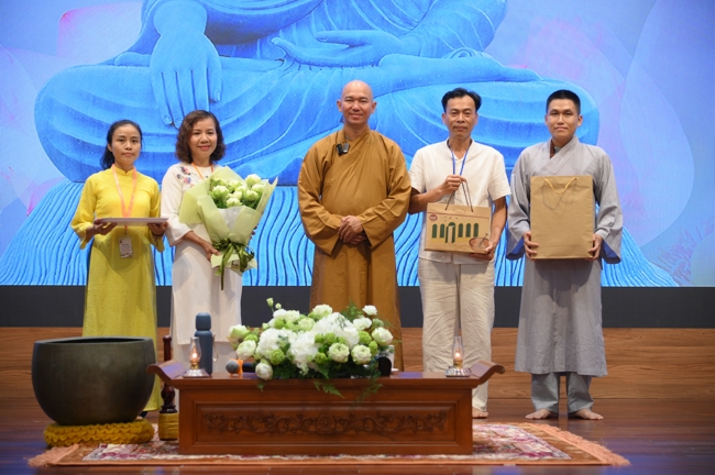 Chùa Hoằng Pháp hỗ trợ cơ sở cho Khóa tu “Sống Thiền” lần 5 do Đại đức Thích Pháp Nhật tổ chức.