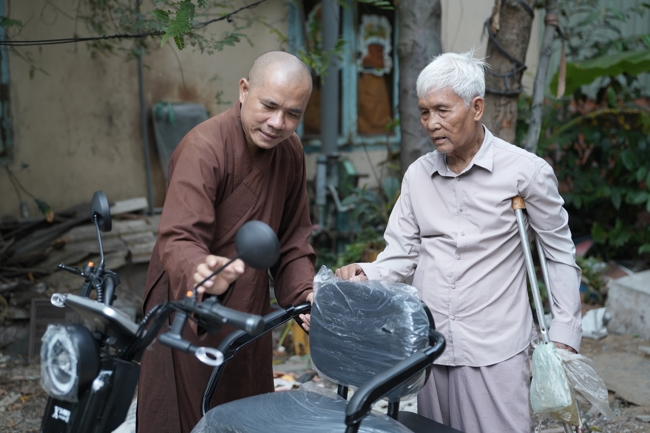 Chương trình từ thiện “Phương tiện nghĩa tình”.