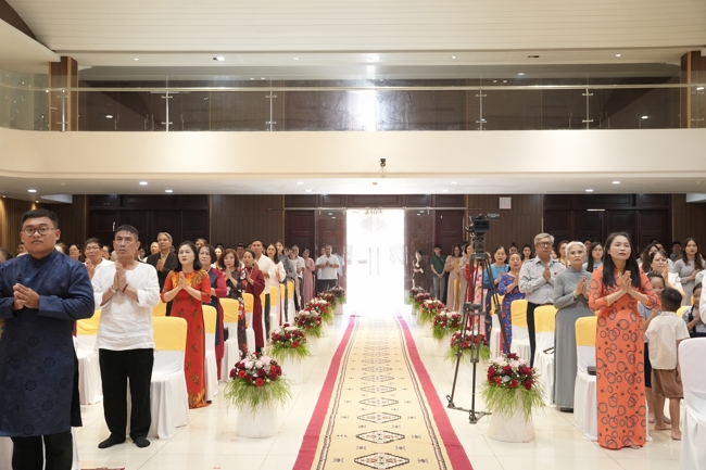 Wedding Ceremony at the pagoda