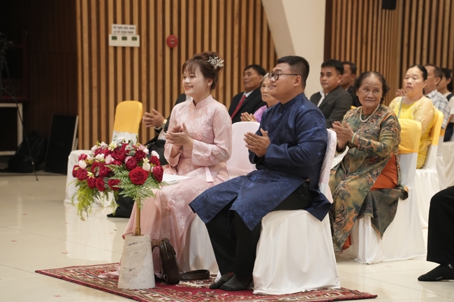 Wedding Ceremony at the pagoda