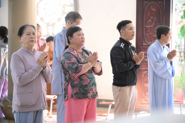 Freeing of creatures at Nhi Binh ferry (Hoc Mon)