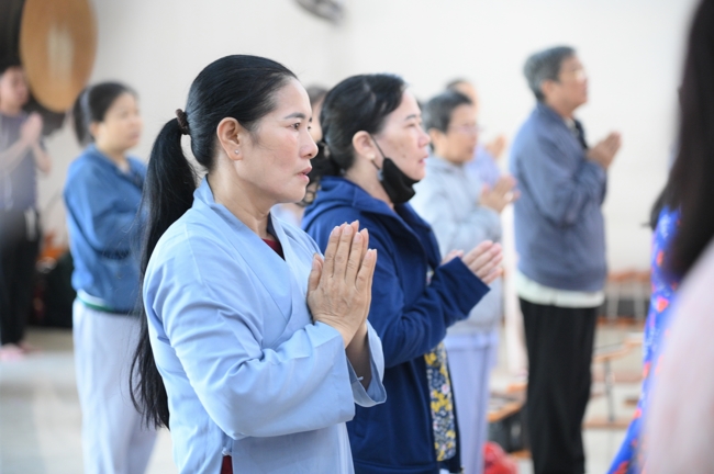 Freeing of creatures at Nhi Binh ferry (Hoc Mon)