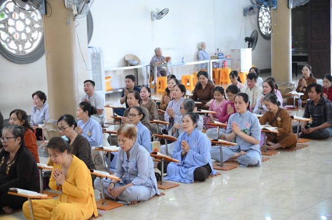 Freeing of creatures at Nhi Binh ferry (Hoc Mon)