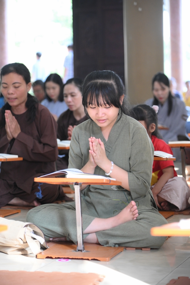 Freeing of creatures at Nhi Binh ferry (Hoc Mon)