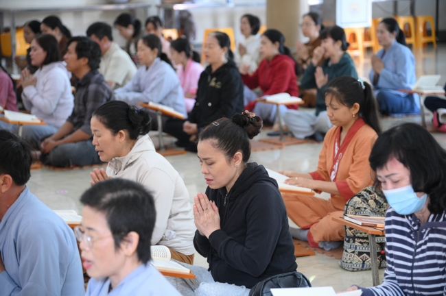 Freeing of creatures at Nhi Binh ferry (Hoc Mon)