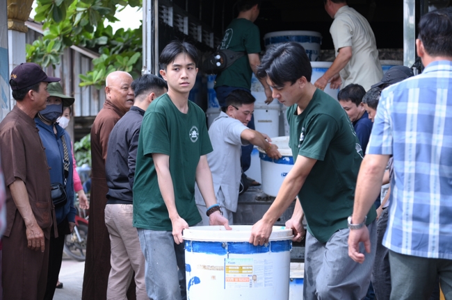 Freeing of creatures at Nhi Binh ferry (Hoc Mon)