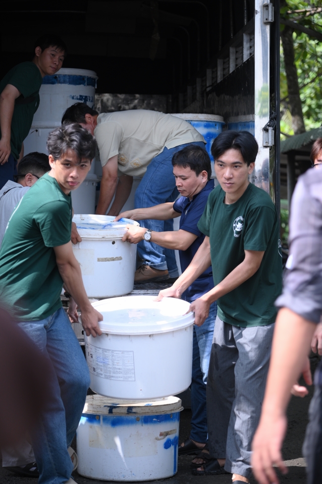 Freeing of creatures at Nhi Binh ferry (Hoc Mon)