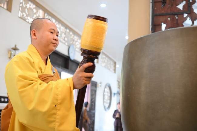 Freeing of creatures at Nhi Binh ferry (Hoc Mon)