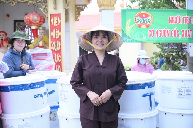 Freeing of creatures at Nhi Binh ferry (Hoc Mon)
