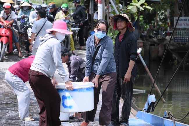 Freeing of creatures at Nhi Binh ferry (Hoc Mon)