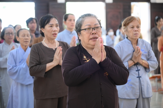 Freeing of creatures at Nhi Binh ferry (Hoc Mon)