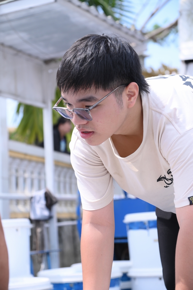 Freeing of creatures at Nhi Binh ferry (Hoc Mon)