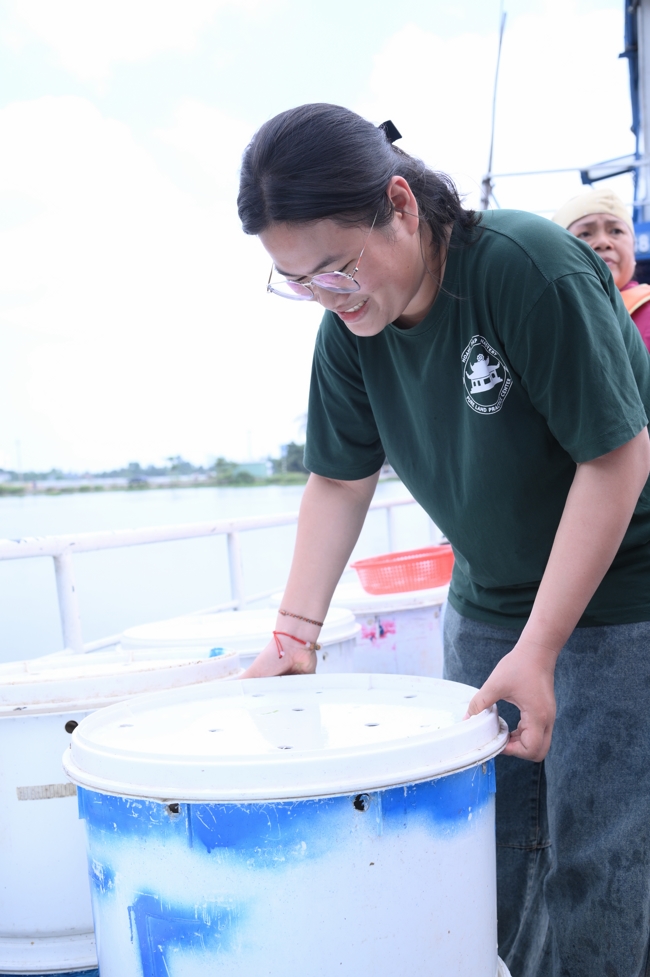 Freeing of creatures at Nhi Binh ferry (Hoc Mon)